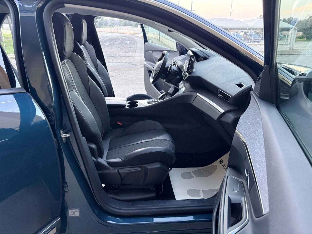 PEUGEOT 3008 1.5 BlueHDi 130 S&S Allure Pack C.AUTOMATICO - 9