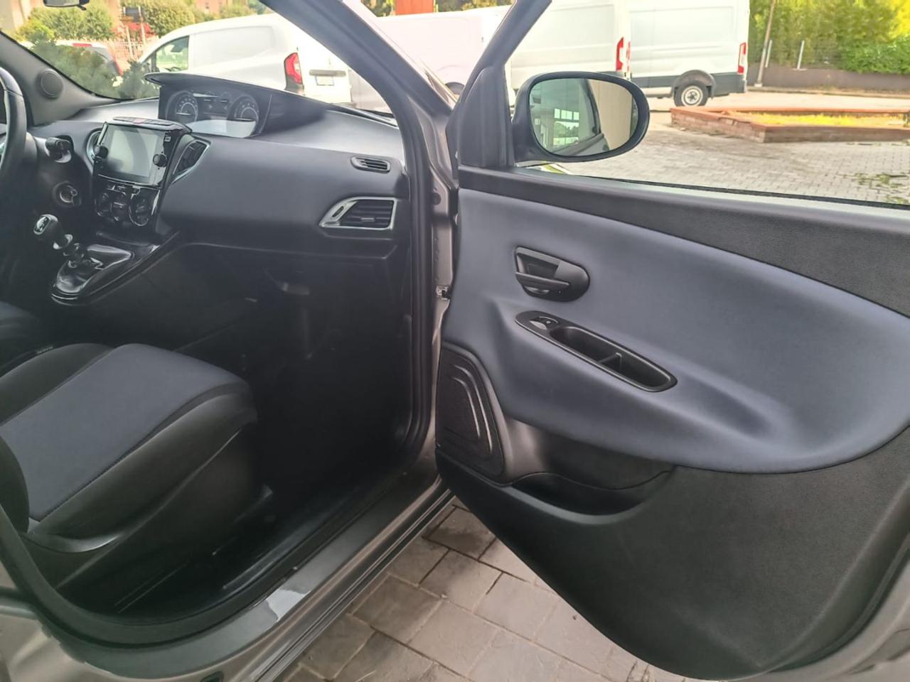 LANCIA Ypsilon 1.0 FireFly 5 porte S&S Hybrid Platino - 3