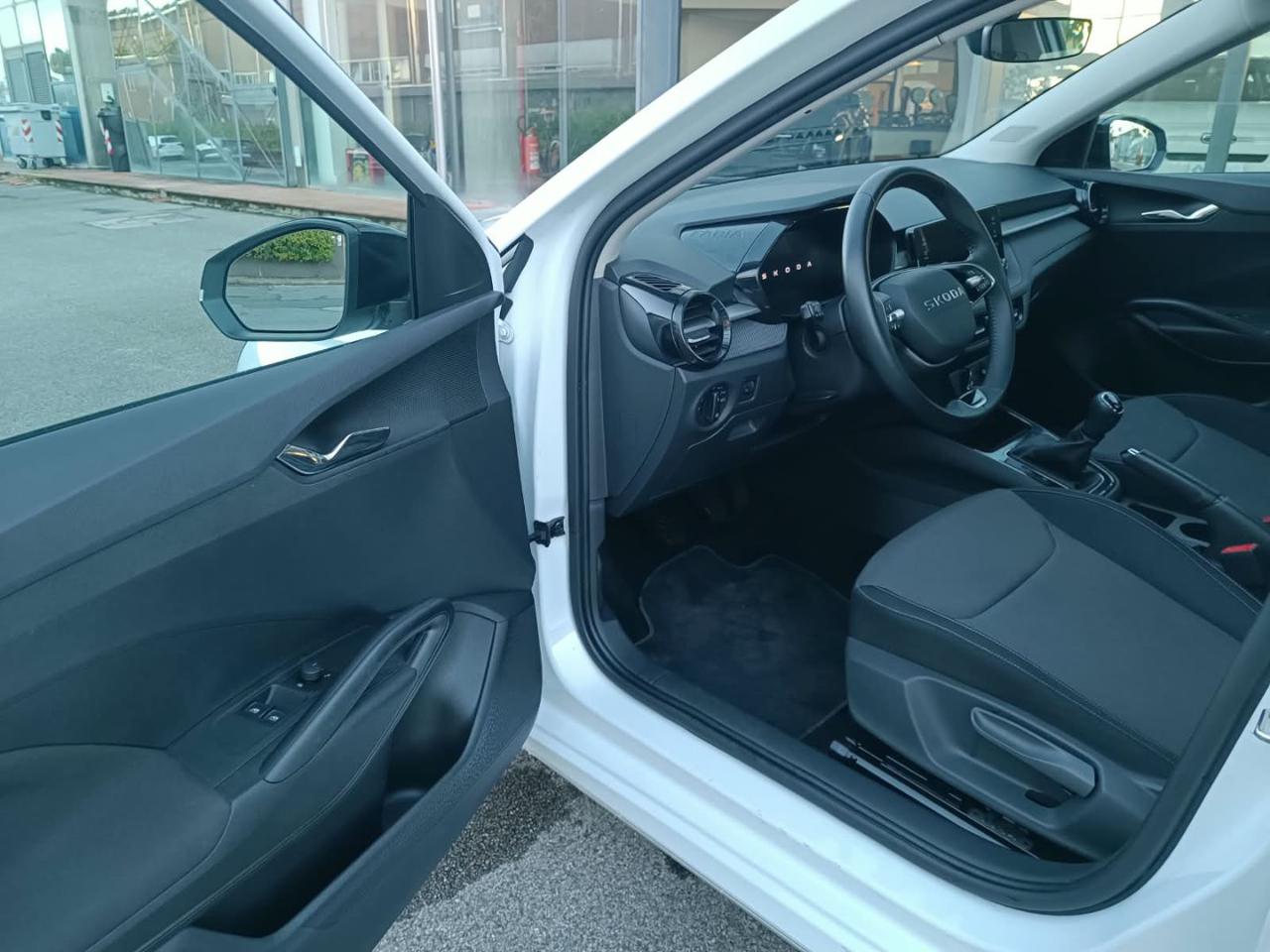 SKODA Fabia 1.0 MPI 80 CV Young Edition - 4