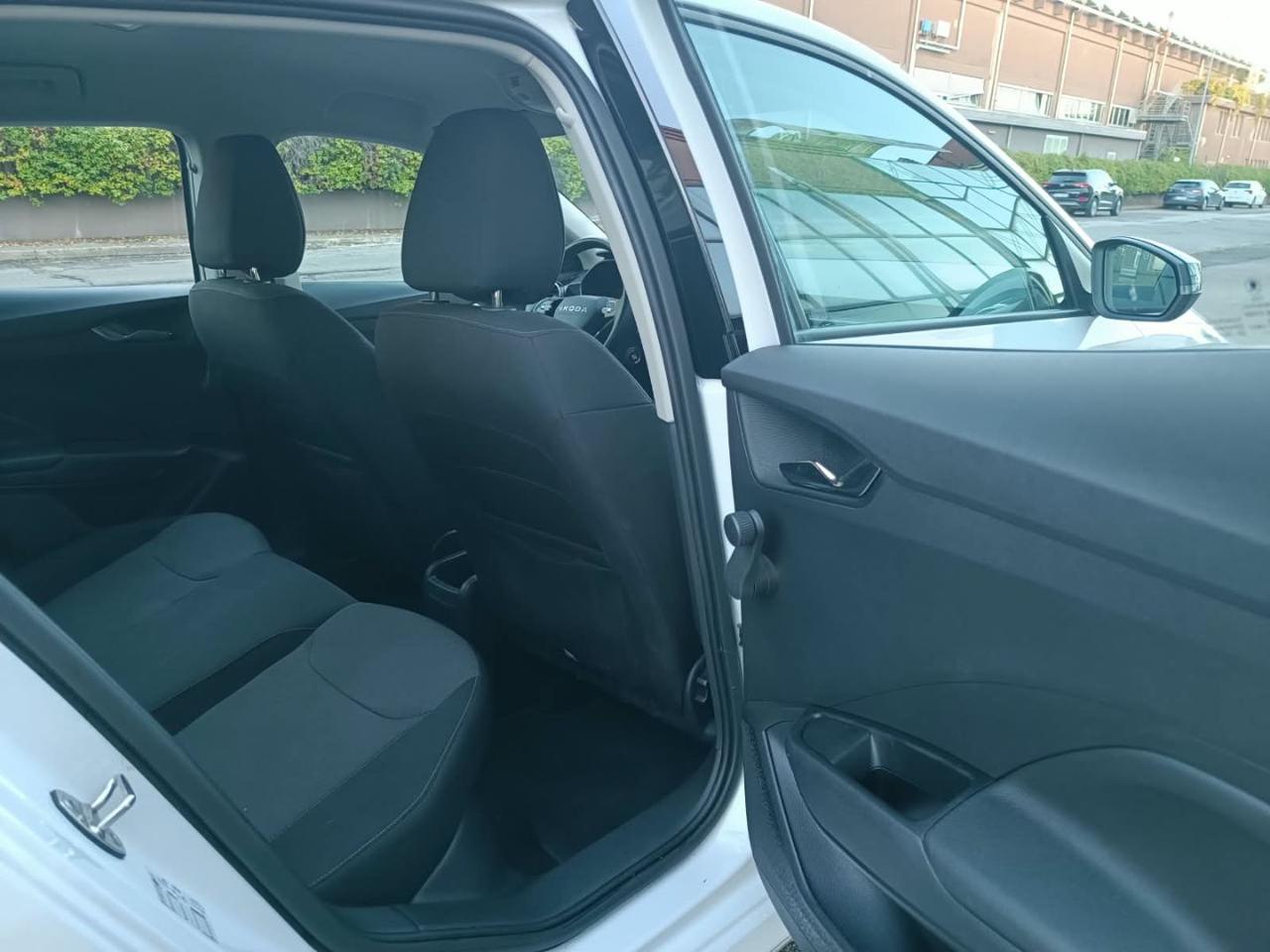 SKODA Fabia 1.0 MPI 80 CV Young Edition - 14