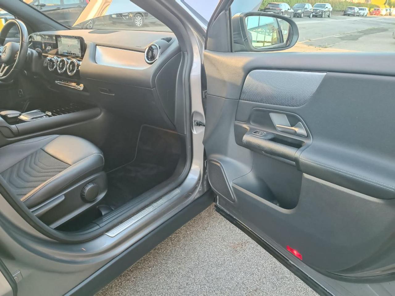 MERCEDES-BENZ GLA 180 d Automatic Sport - 9