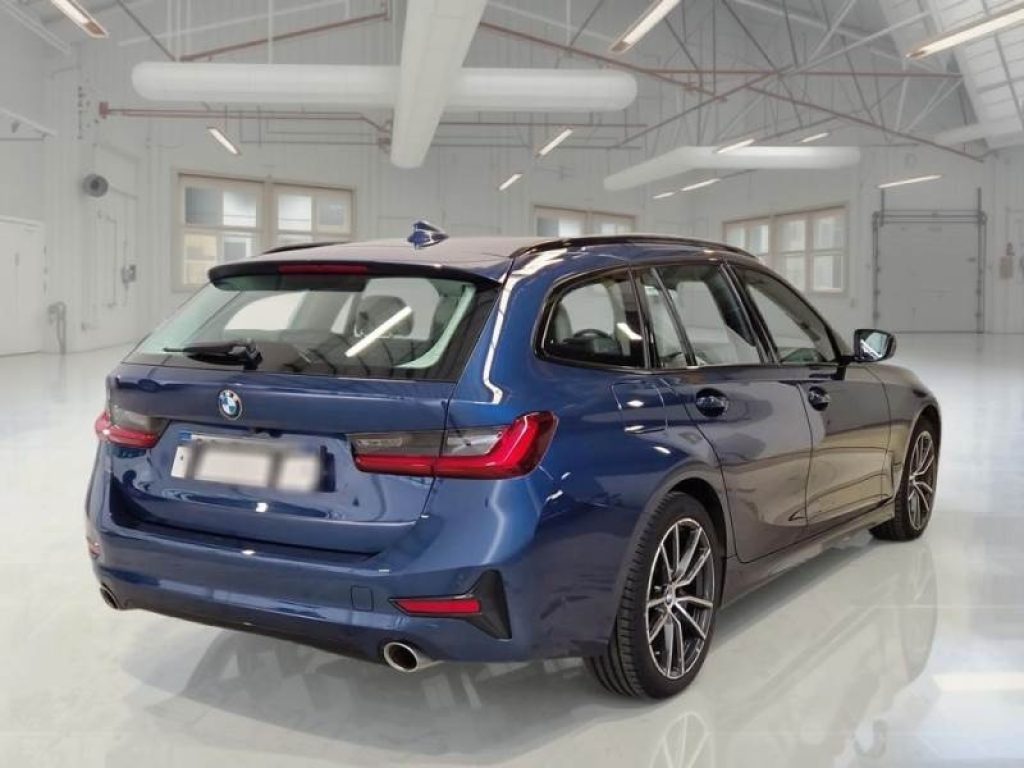 BMW 320 d 48V xDrive Touring Sport - 2