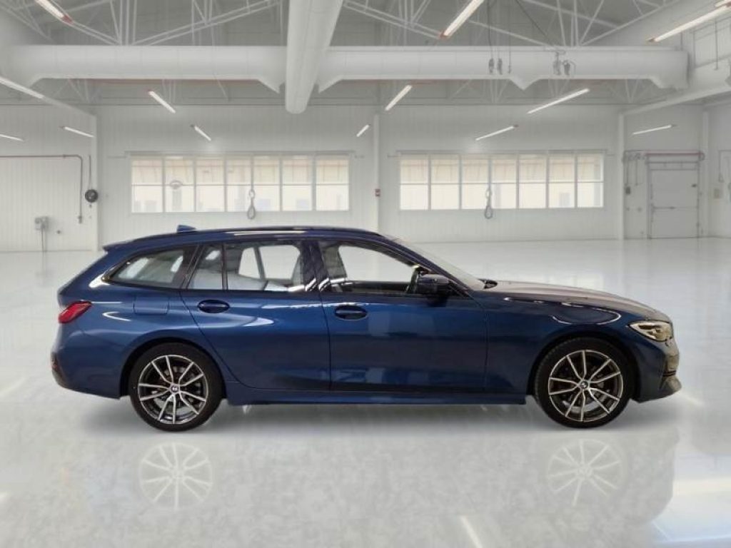 BMW 320 d 48V xDrive Touring Sport - 4