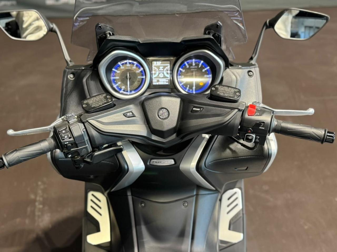 YAMAHA T Max 530 SX - 11