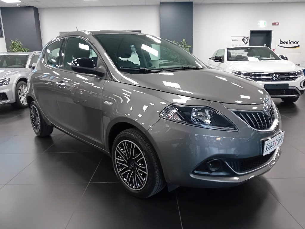 Clicca per ingrandire Ypsilon - 1.0 FireFly 5 porte S&S Hybrid Ecochic Gold