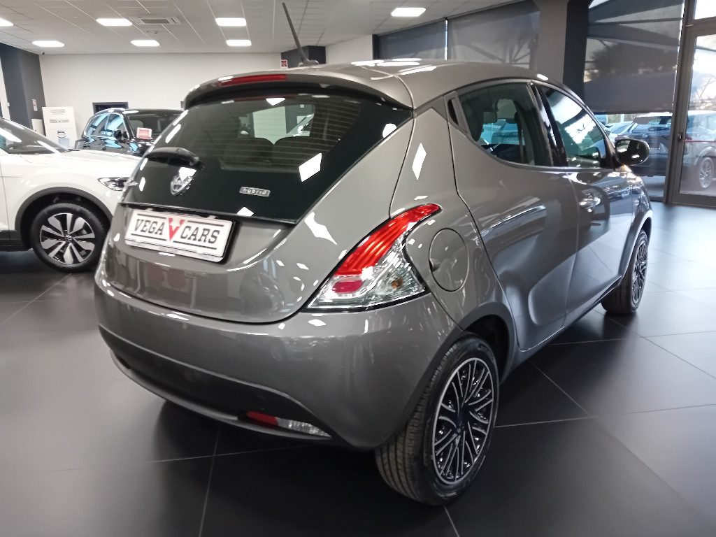 Clicca per ingrandire Ypsilon - 1.0 FireFly 5 porte S&S Hybrid Ecochic Gold