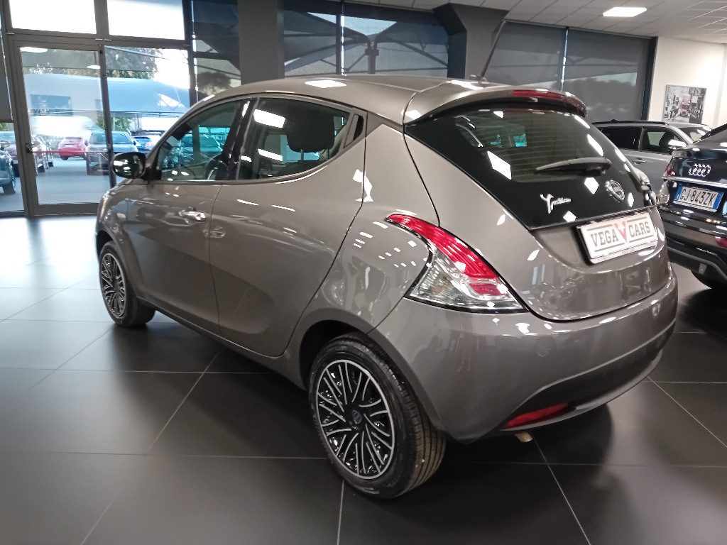 Clicca per ingrandire Ypsilon - 1.0 FireFly 5 porte S&S Hybrid Ecochic Gold