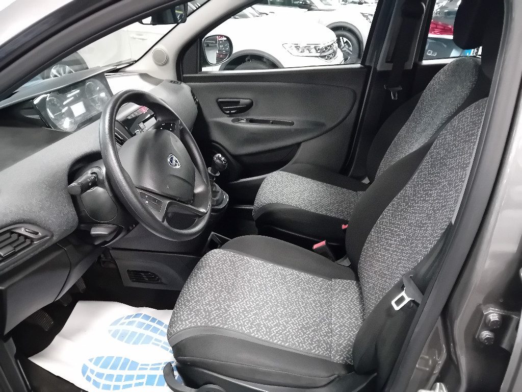 Clicca per ingrandire Ypsilon - 1.0 FireFly 5 porte S&S Hybrid Ecochic Gold
