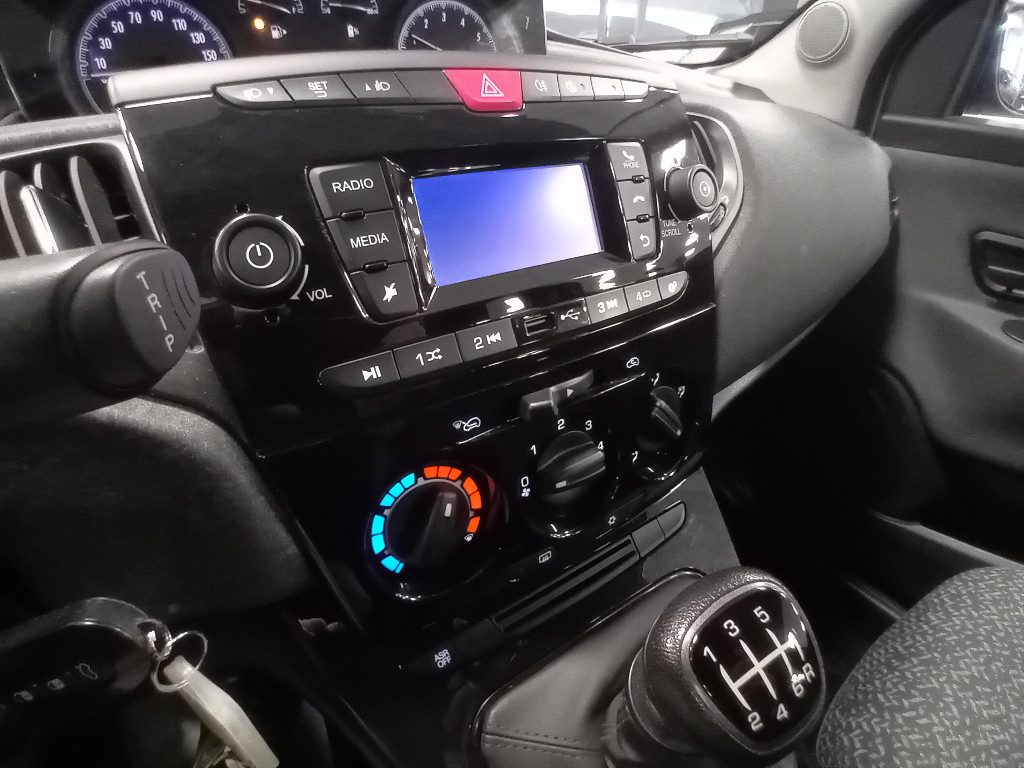 Clicca per ingrandire Ypsilon - 1.0 FireFly 5 porte S&S Hybrid Ecochic Gold