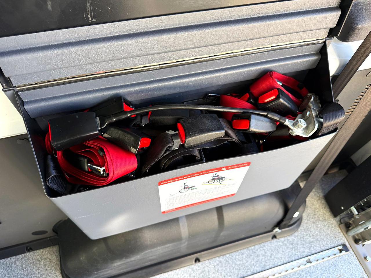FORD TRANSIT TRASPORTO PERSONE CON DISABILITA - 16