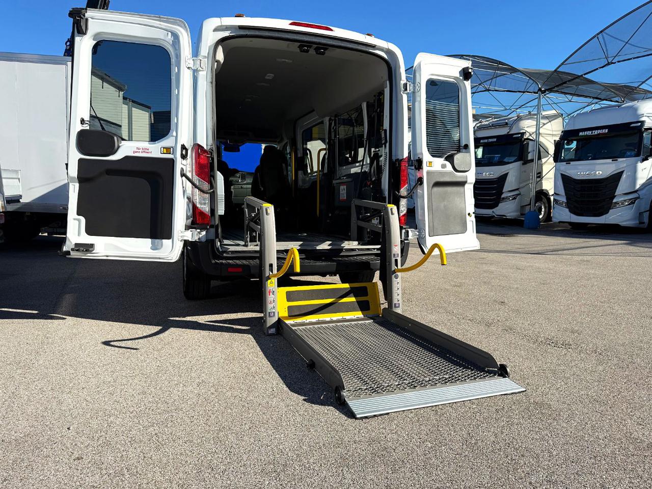 FORD TRANSIT TRASPORTO PERSONE CON DISABILITA - 2
