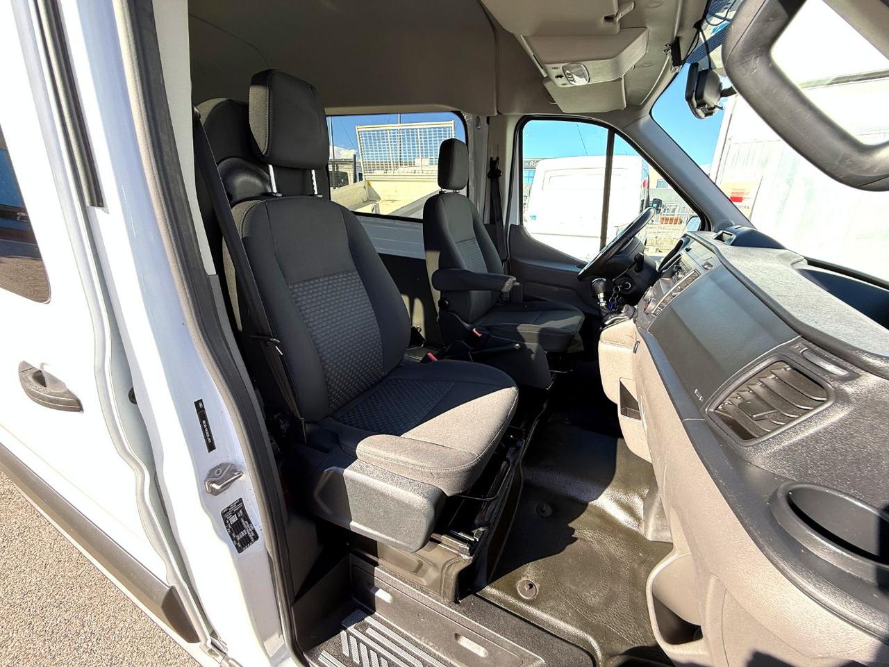 FORD TRANSIT TRASPORTO PERSONE CON DISABILITA - 9