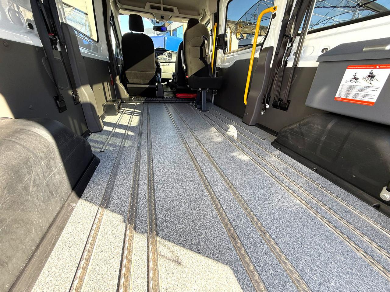 FORD TRANSIT TRASPORTO PERSONE CON DISABILITA - 12