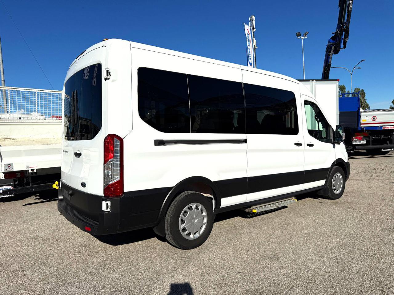 FORD TRANSIT TRASPORTO PERSONE CON DISABILITA - 5