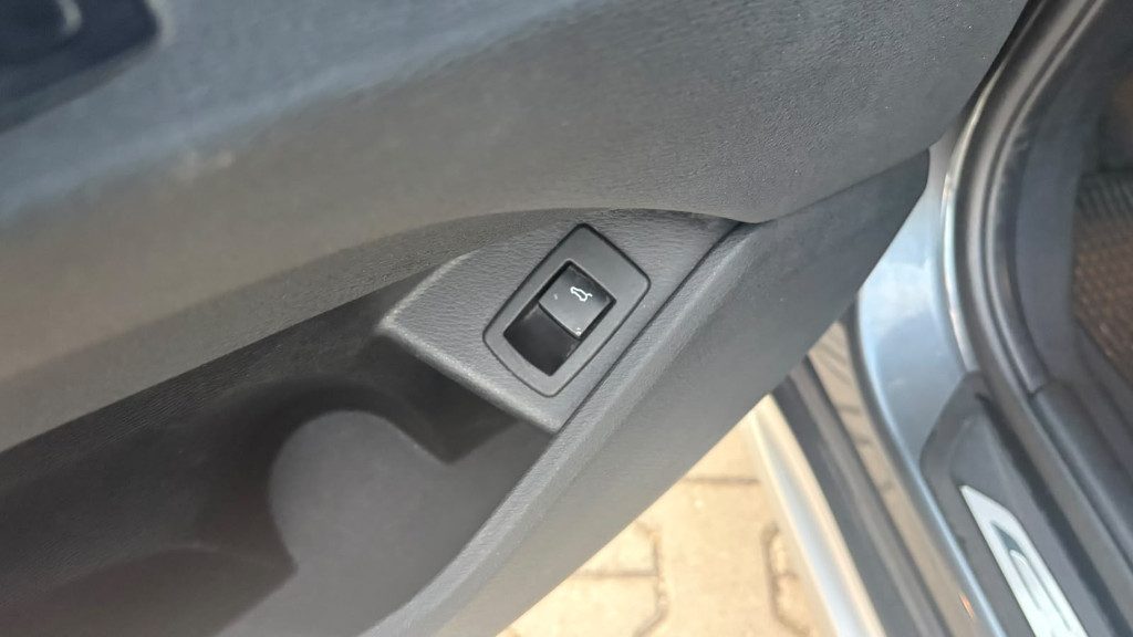 BMW X1 sDrive20d xLine UNICO PROPRIETARIO - 9