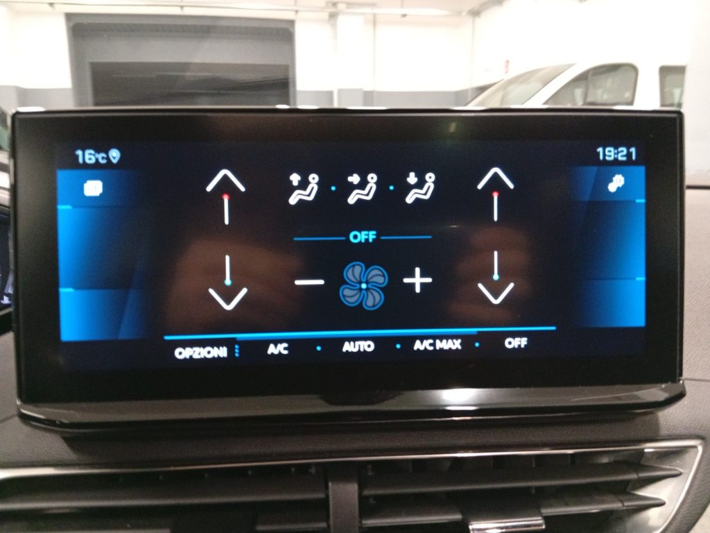 PEUGEOT 3008 3008 1.5 bluehdi GT s&s 130cv eat8 - 12