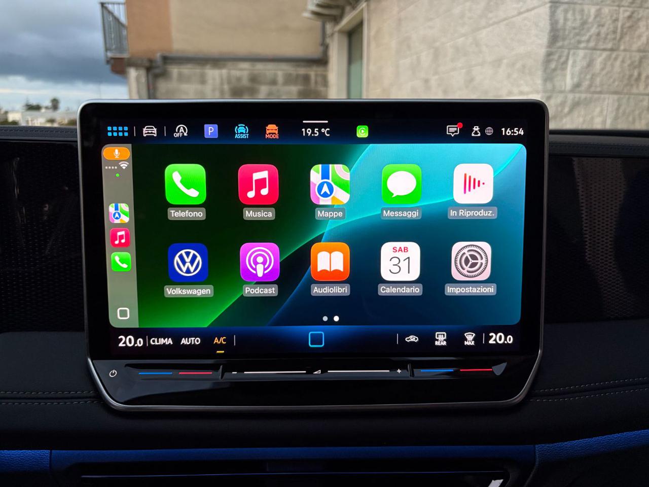 VOLKSWAGEN Tiguan 2.0 TDI 150 CV DSG Life CERCHI 18-RETROCAMERA - 30