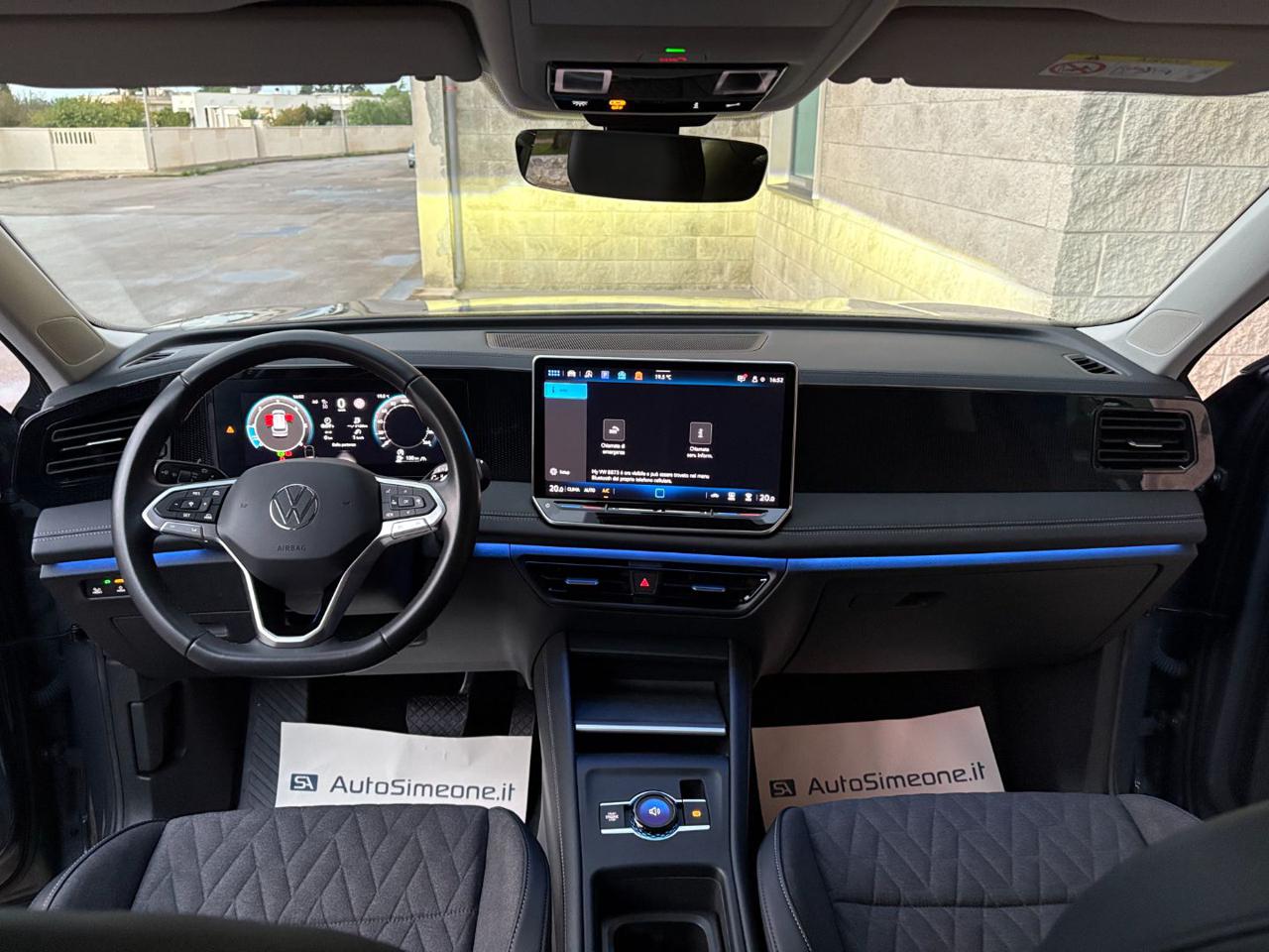 VOLKSWAGEN Tiguan 2.0 TDI 150 CV DSG Life CERCHI 18-RETROCAMERA - 12
