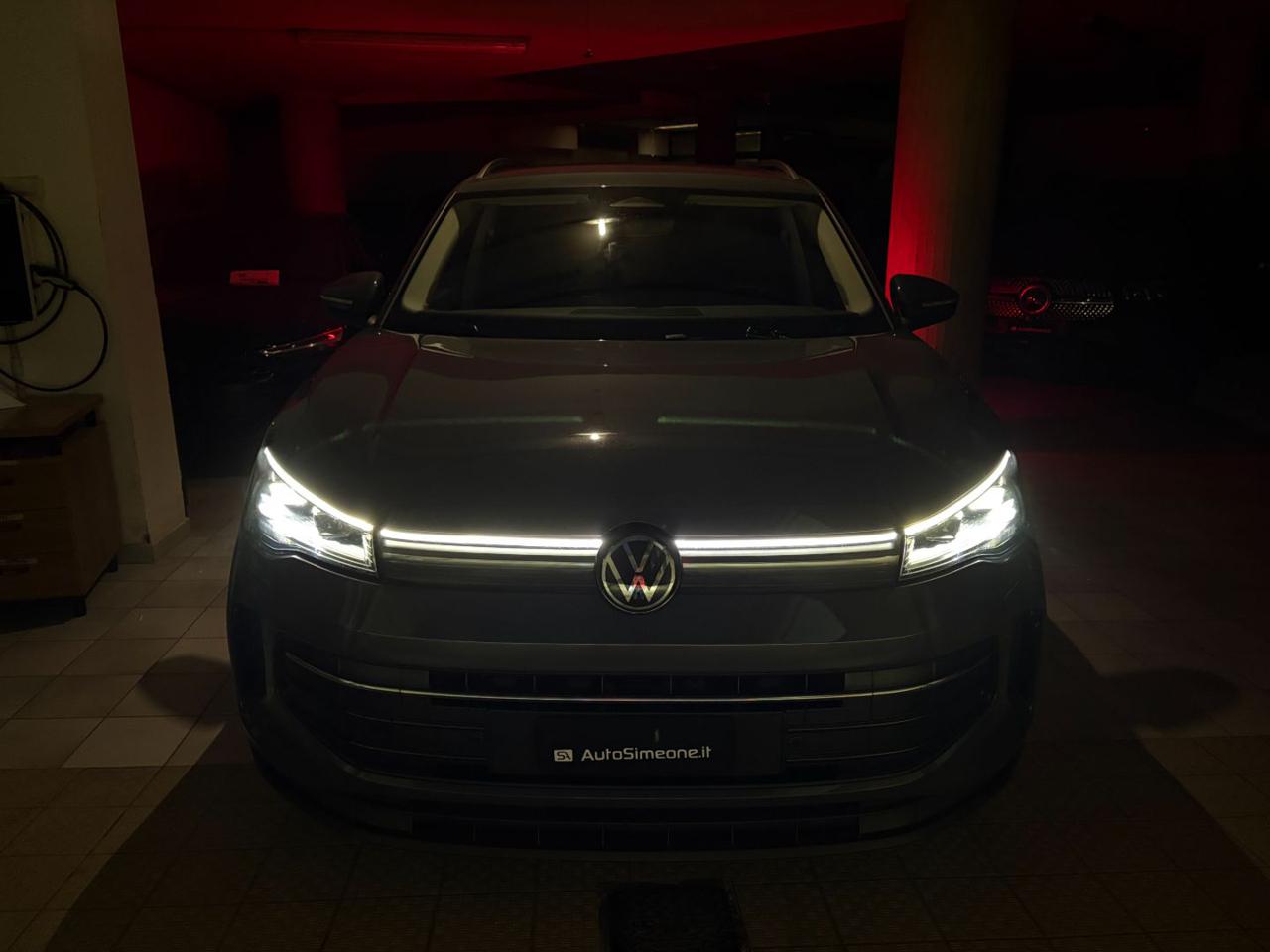 VOLKSWAGEN Tiguan 2.0 TDI 150 CV DSG Life CERCHI 18-RETROCAMERA - 17