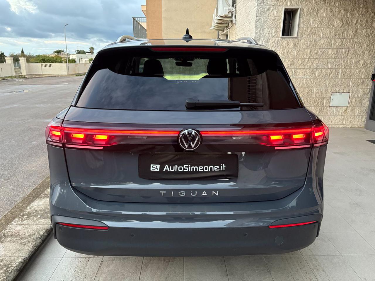 VOLKSWAGEN Tiguan 2.0 TDI 150 CV DSG Life CERCHI 18-RETROCAMERA - 6