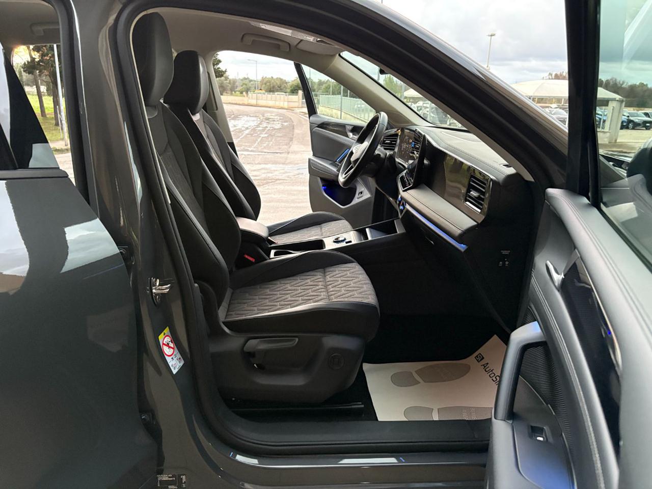VOLKSWAGEN Tiguan 2.0 TDI 150 CV DSG Life CERCHI 18-RETROCAMERA - 9