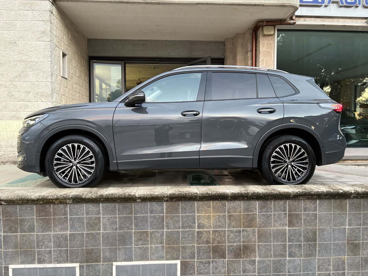 VOLKSWAGEN Tiguan 2.0 TDI 150 CV DSG Life CERCHI 18-RETROCAMERA - 8