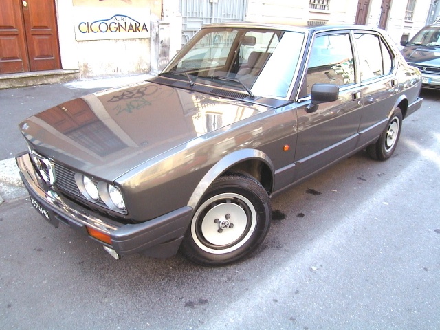 alfa romeo alfetta 2.0 quadrifoglio oro ** whatsapp 3939578915 ** anno 1983